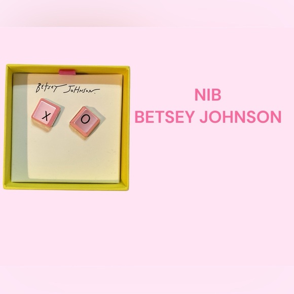 Betsey Johnson Pink Square Stud Earrings - Picture 1 of 2